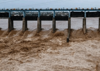 PDMA warns of 750,000 cusecs flood flow entering Sindh tomorrow