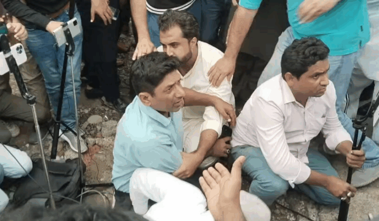 Journalists boycott Aleema Khan’s media talk after scuffle with PTI workers