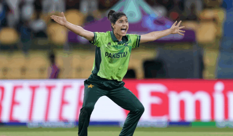 Pakistan restrict India to 247 after strong bowling display in Women’s World Cup clash