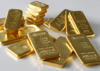Gold prices hit record high in Pakistan