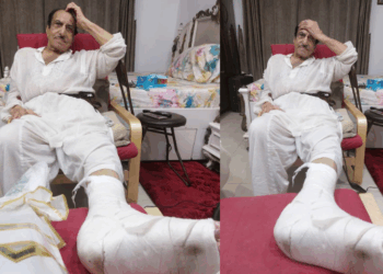 Veteran actor Mustafa Qureshi broke his leg