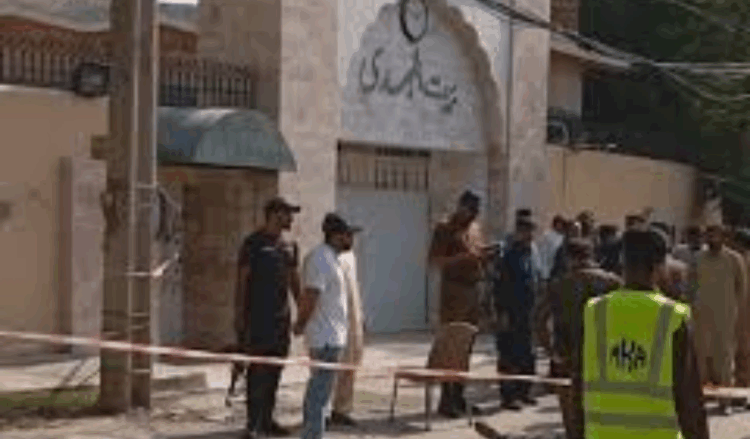 Terrorist attacks Ahmadi worship place in Rabwah, six injured