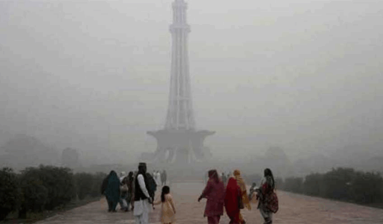 Punjab revises school timings as smog worsens across province