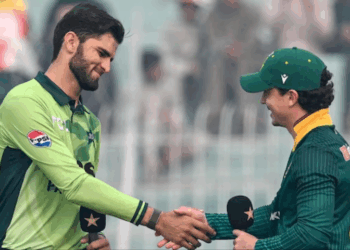 Pakistan opt to bat first in second ODI against South Africa