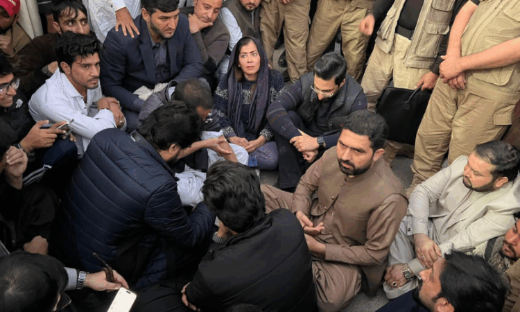 Tensions rise outside Adiala Jail as KP CM leads sit-in demanding meeting with Imran Khan