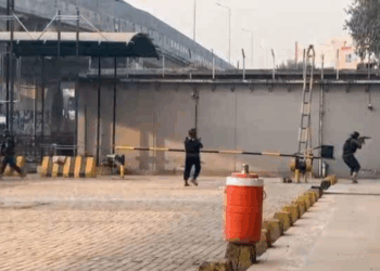 Three FC personnel martyred as suicide bombers target Peshawar headquarters