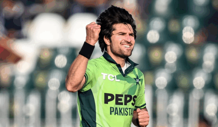 Pakistan restrict Sri Lanka to 211 in final ODI at Rawalpindi