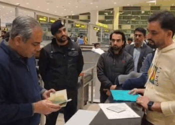 Naqvi orders zero tolerance against visa agents, says no passenger with valid documents should be stopped
