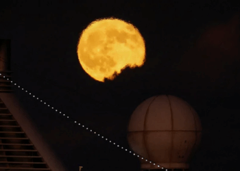 Pakistan witnesses 2025’s first supermoon, the ‘Beaver Moon’