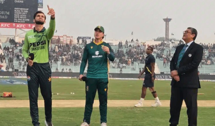 Pakistan opt to bowl first in first ODI against South Africa in Faisalabad