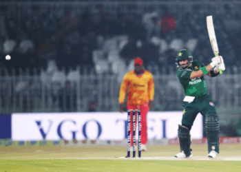 Babar, Farhan power Pakistan to 195/5 against Zimbabwe in T20 Tri-Series