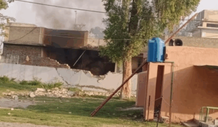 Policeman martyred, two injured in Peshawar CTD station blast