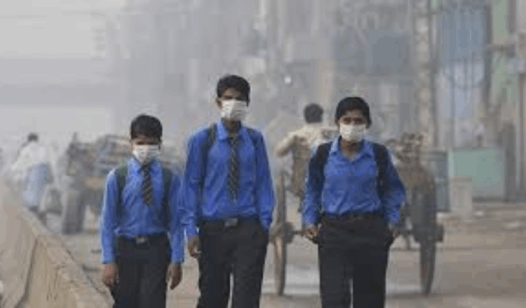 Punjab revises school timings to protect students amid worsening smog crisis