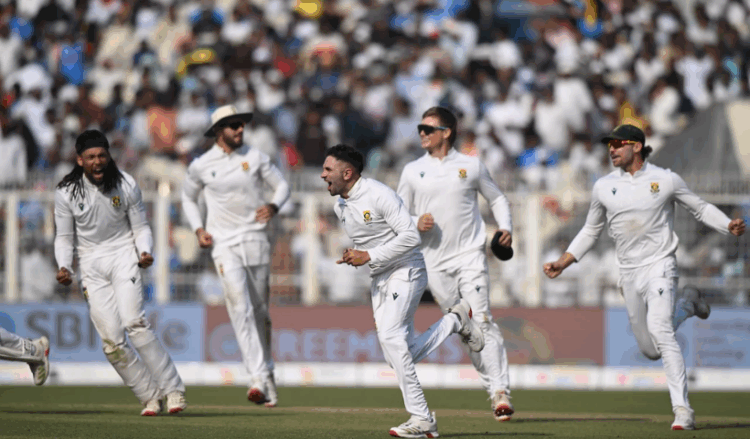 South Africa stun India in Kolkata to seal first Test win on Indian soil since 2010
