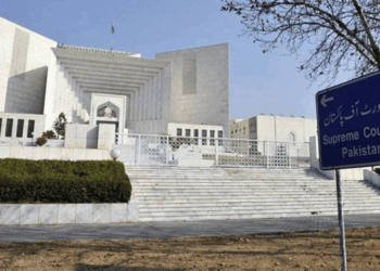 Retired judges, senior lawyers urge CJP Afridi to convene full court meeting over 27th Amendment