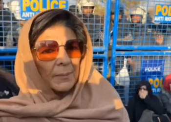 Aleema Khan, PTI workers hold sit-in in Rawalpindi after being barred from meeting Imran Khan