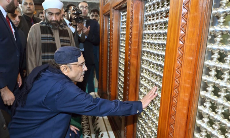 President Zardari visits sacred shrines in Baghdad, seeks deeper Pakistan-Iraq cooperation