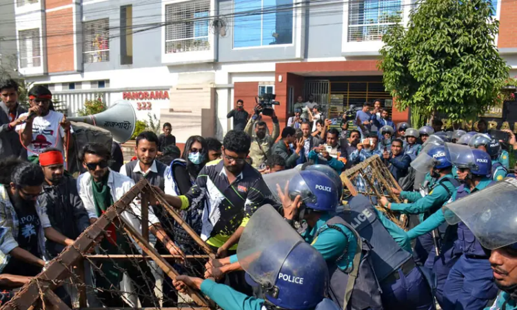 Bangladesh police block march toward Indian mission amid diplomatic tensions