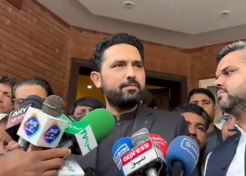 KP CM Sohail Afridi urges lawyers to join PTI ‘street movement’ during Lahore visit