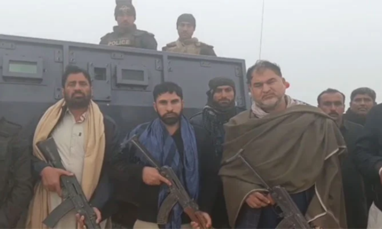 Sindh Police recover 11 abducted passengers after bus attack in Kashmore