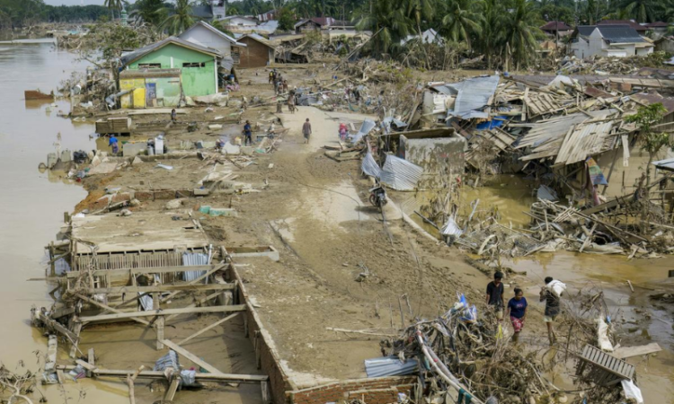 Devastating floods and landslides kill over 900 in Indonesia’s Sumatra; starvation threat looms