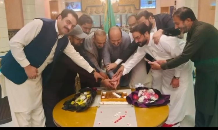 Birthdays of Quaid-e-Azam and Nawaz Sharif celebrated in Makkah