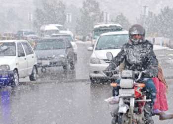 Murree police on high alert after first snowfall, DPO urges tourists to follow safety guidelines