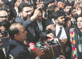 PTI rules out talks ‘as underdog,’ links dialogue with govt to street movement