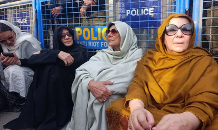 Aleema Khan leads sit-in near Adiala jail after being denied meeting with Imran Khan