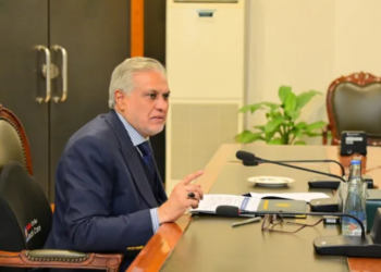 Ishaq Dar chairs inter-ministerial meeting to review oil and gas pricing structure