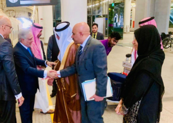 Dar arrives in Jeddah to attend OIC Extraordinary meeting