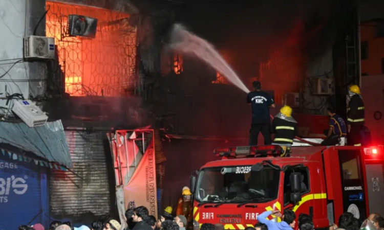 Six dead, over 50 missing as massive fire engulfs Karachi’s Gul Plaza