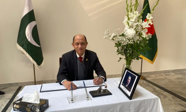 Malaysian High Commissioner condoles passing of Begum Khaleda Zia at Bangladesh High Commission