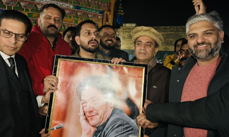 PTI workers, Imran Khan’s sisters stage sit-in at Rawalpindi’s Factory Naka after meeting ban