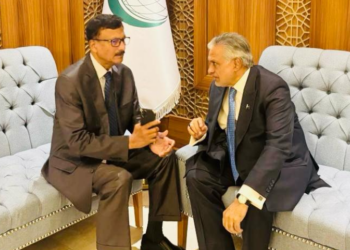 Pakistan, Bangladesh review bilateral ties on sidelines of OIC meeting