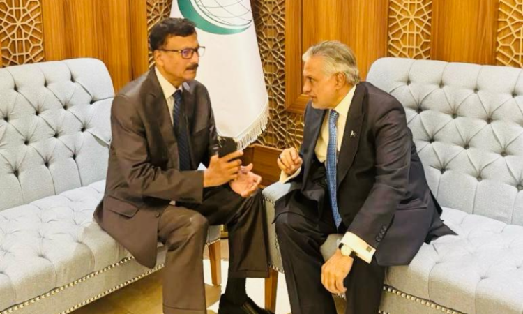 Pakistan, Bangladesh review bilateral ties on sidelines of OIC meeting