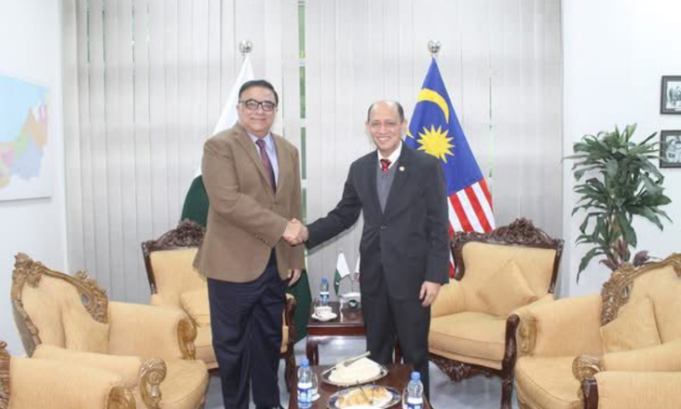 Former FCCI President calls on Malaysian High Commissioner, discusses economic outlook