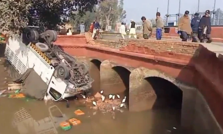 24 killed, over 50 injured in separate road accidents in Sargodha and Gwadar