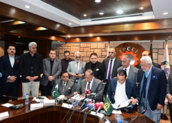 Govt, FPCCI sign MoU under ‘Uraan Pakistan’ to drive export-led growth