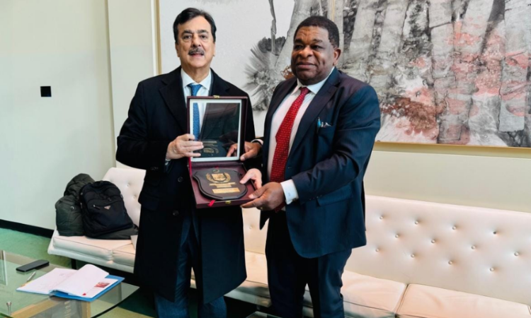 Gilani reaffirms Pakistan’s commitment to parliamentary democracy in meetings with IPU leadership