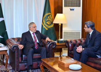 SECP Chairman meets Ishaq Dar to discuss market development and regulatory strengthening