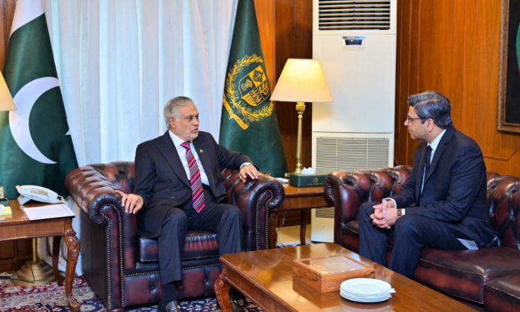 SECP Chairman meets Ishaq Dar to discuss market development and regulatory strengthening
