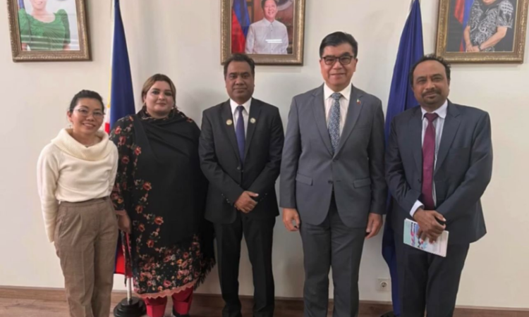 Philippine Ambassador meets minority rights advocates in Islamabad