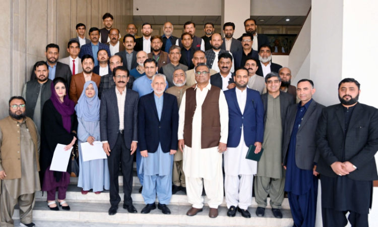 Saeed Ahmad Maitla distributes certificates at National Assembly in-house training programme