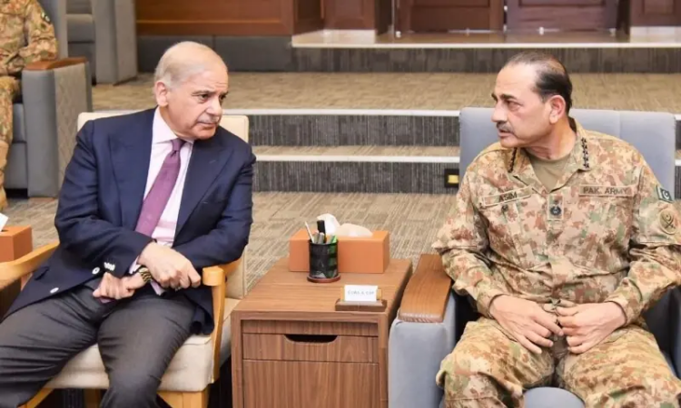 PM Shehbaz visits GHQ, praises Armed Forces’ response to Afghan Taliban attacks