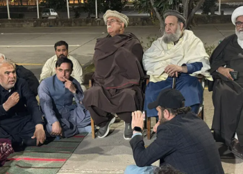 Govt to shift Imran Khan to hospital as opposition sit-in intensifies