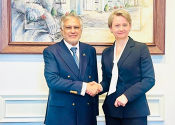 Dar meets UK Foreign Secretary in New York, discusses bilateral ties and regional issues