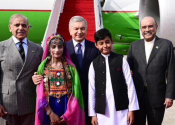President, PM welcome Uzbek President Shavkat Mirziyoyev on state visit to Pakistan