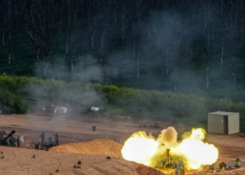 Pakistan steps up peace diplomacy as Middle East conflict escalates