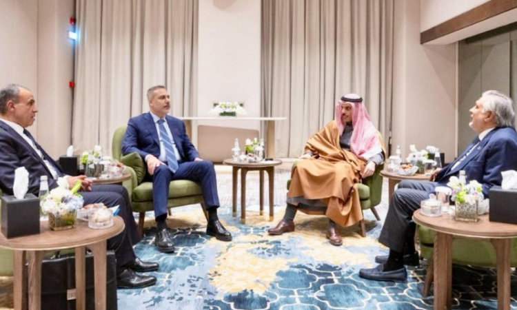 Dar meets Saudi, Turkish, Egyptian counterparts, discusses regional stability